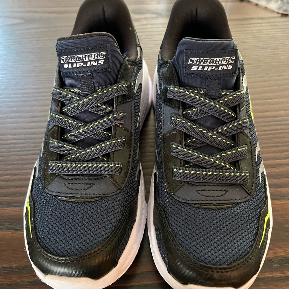 Boys size 2 Skechers Slip-in S-Lights: Meteor-Lights NWOT